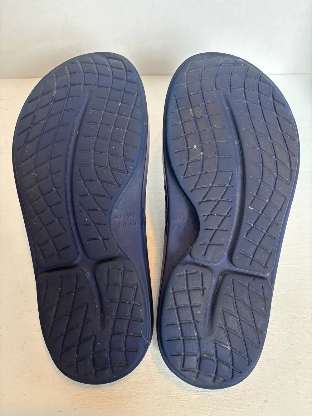 OOFOS OOahh Unisex Sandals Navy Blue size M7/W9